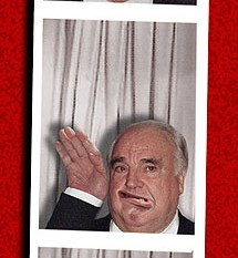 Die Wochenshow: Helmut Kohl macht Passfotos